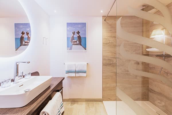 Double Room thumbnail 4